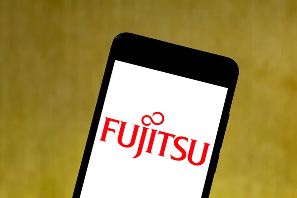 Mayıs 2019 Brezilya Fotoğraf Illüstrasyonunda Fujitsu Logosu Bir Akıllı Telefonda — Stok fotoğraf