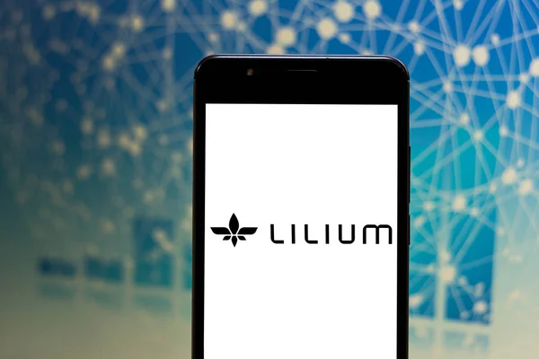 19 de maio de 2019, Brasil. Nesta foto ilustração o logotipo da Lilium GmbH é exibido em um smartphone — Fotografia de Stock