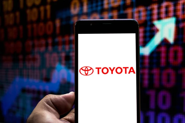 19 de mayo de 2019, Brasil. En esta ilustración de la foto el logotipo de Toyota Motor Corporation se muestra en un teléfono inteligente — Foto de Stock