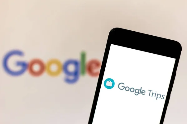 19 Mei 2019, Brasil. Dalam gambar foto ini logo Google Trips ditampilkan pada smartphone — Stok Foto