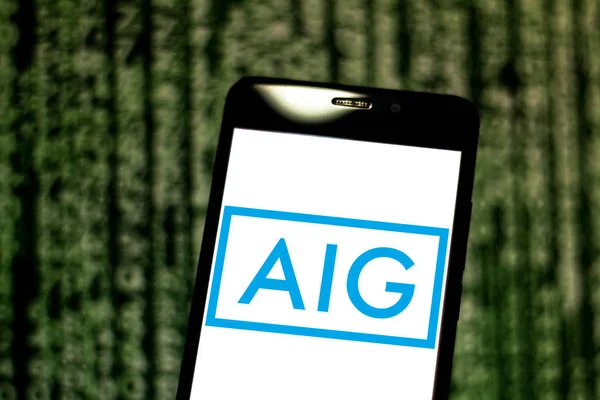 19 de mayo de 2019, Brasil. En esta ilustración fotográfica, el logotipo del American International Group (AIG) se muestra en un teléfono inteligente — Foto de Stock