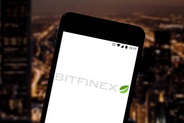 21 Mayıs 2019, Brezilya. Bu fotoğraf illüstrasyonda Bitfinex logosu bir akıllı telefonda görüntülenir