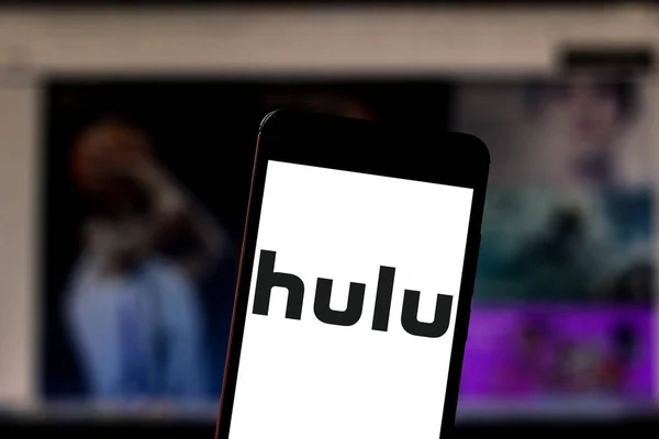 21 травня 2019, Бразилія. На цій фото ілюстрація логотип Hulu відображається на смартфоні — стокове фото