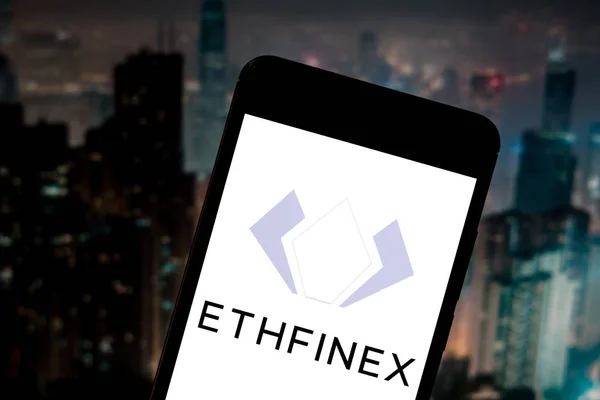 2019년 5월 21일, 브라질. 이 사진 그림에서는 Ethfinex 로고가 스마트폰에 표시됩니다. — 스톡 사진