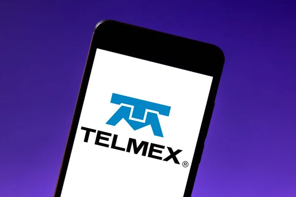 22 de mayo de 2019, Brasil. En esta ilustración fotográfica, el logotipo de Telmex se muestra en un smartphone — Foto de Stock