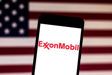24 Mayıs 2019, Brezilya. Bu fotoğraf illüstrasyonda Exxon Mobil Corporation logosu bir akıllı telefonda görüntülenir