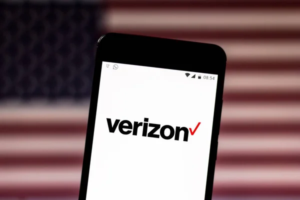 24 de mayo de 2019, Brasil. En esta ilustración fotográfica, el logotipo de Verizon Wireless se muestra en un teléfono inteligente —  Fotos de Stock