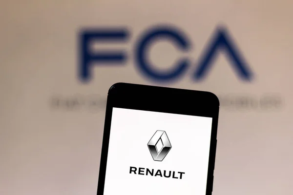 27 mei 2019, Brazilië. In deze foto afbeelding wordt het Renault logo weergegeven op een smartphone — Stockfoto