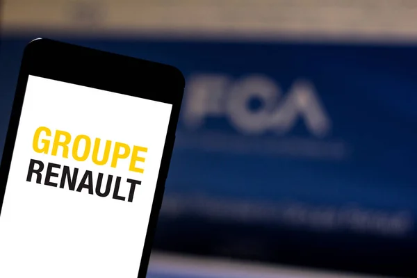 27 mei 2019, Brazilië. In deze foto afbeelding wordt het Groupe Renault logo weergegeven op een smartphone — Stockfoto