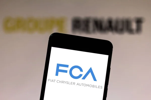 May 27, 2019, Brazil. In this photo illustration the Fiat Chrysler Automobiles logo is displayed on a smartphone — 图库照片