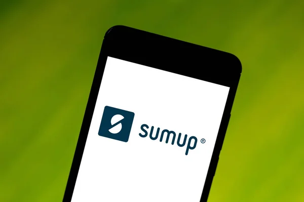 27 de mayo de 2019, Brasil. En esta ilustración fotográfica, el logotipo de SumUp se muestra en un teléfono inteligente — Foto de Stock
