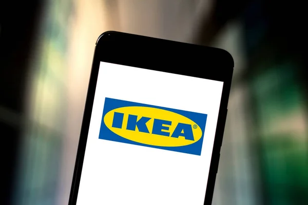 28 mei 2019, Brazilië. In deze foto illustratie wordt het Ikea logo weergegeven op een smartphone — Stockfoto