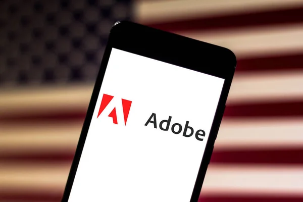 29 de mayo de 2019, Brasil. En esta ilustración fotográfica, el logotipo de Adobe se muestra en un teléfono inteligente —  Fotos de Stock