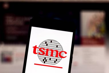 31 Mayıs 2019, Brezilya. Bu fotoğraf resimde Tayvan Yarıiletken Imalat şirketi (TSMC) logosu bir akıllı telefonda görüntülenir