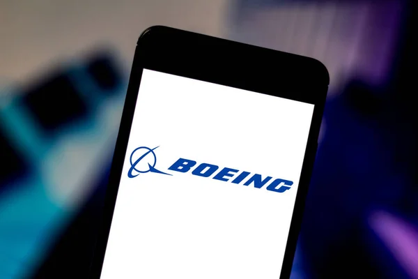 1 de junho de 2019, Brasil. Nesta foto ilustração o logotipo da Boeing Company é exibido em um smartphone — Fotografia de Stock