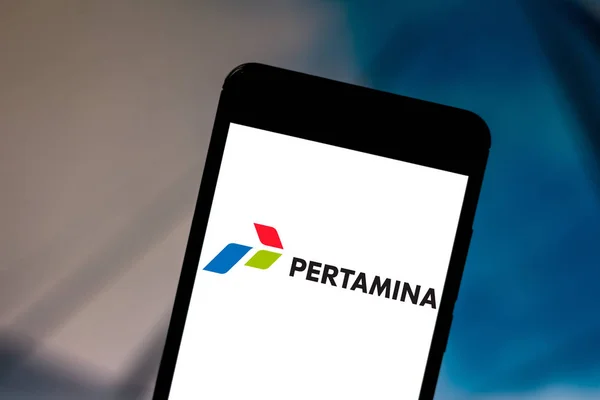 1. Juni 2019, Brasilien. in dieser Foto-Illustration wird das Pertamina-Logo auf einem Smartphone angezeigt — Stockfoto