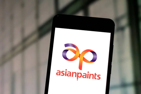 1 de junio de 2019, Brasil. En esta ilustración de la foto el logotipo de Asian Paints Limited se muestra en un teléfono inteligente — Foto de Stock