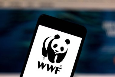 1 Haziran 2019, Brezilya. Bu fotoğraf resimde dünya çapında Doğa Fonu (WWF) logosu bir akıllı telefonda görüntülenir