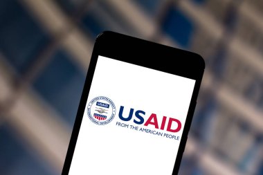 1 Haziran 2019, Brezilya. Bu fotoğraf resimde Amerika Birleşik Devletleri Uluslararası Kalkınma Ajansı (USAİD) logosu bir akıllı telefonda görüntülenir