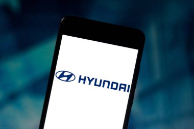 3 Haziran 2019, Brezilya. Bu fotoğraf resimde Hyundai Motor Company logosu bir akıllı telefonda görüntülenir