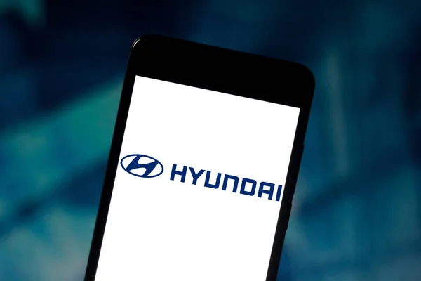 3 juni 2019, Brasilien. I denna bild illustration Hyundai Motor Company logo typen visas på en smartphone — Stockfoto