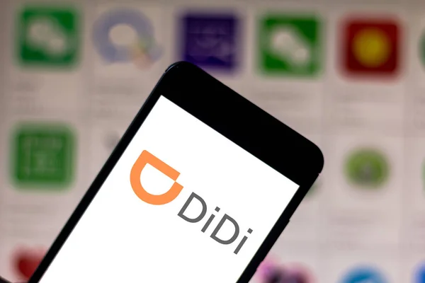 5 Haziran 2019, Brezilya. Bu fotoğraf resimde Didi ChuXing teknolojisi logosu bir akıllı telefonda görüntülenir — Stok fotoğraf