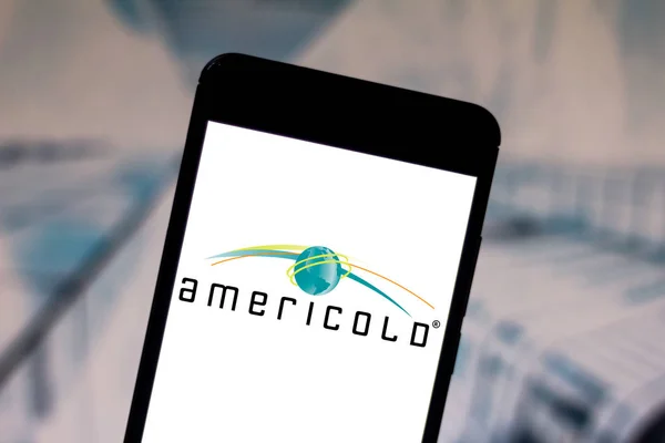 5 Juni 2019, Brasil. Dalam gambar foto ini logo Americold Realty Trust ditampilkan pada smartphone — Stok Foto