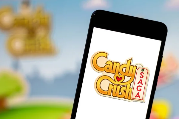 6. Juni 2019, Brasilien. In dieser Foto-Illustration wird das Bonbon Crush Saga-Logo auf einem Smartphone angezeigt — Stockfoto