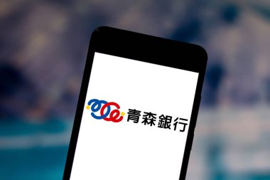 9 Haziran 2019, Brezilya. Bu fotoğraf resimde Aomori Bank logosu bir akıllı telefonda görüntülenir