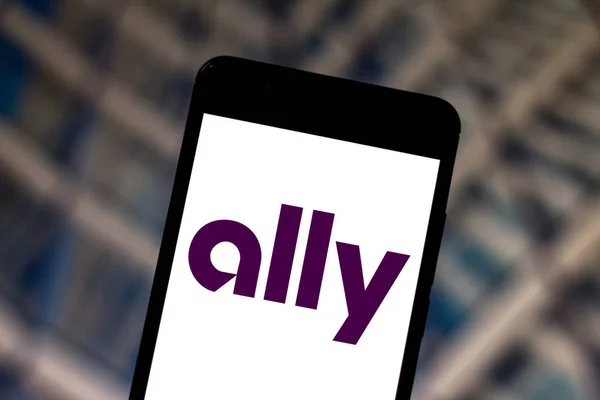 9 de junio de 2019, Brasil. En esta ilustración de la foto el logotipo de Ally Bank se muestra en un teléfono inteligente — Foto de Stock