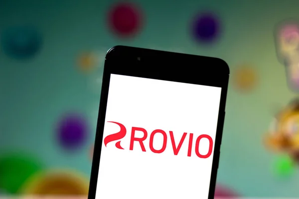 10 Juni 2019, Brasil. Dalam gambar foto ini logo Rovio Entertainment Corporation ditampilkan pada smartphone — Stok Foto