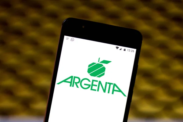 10. Juni 2019, Brasilien. in dieser Foto-Illustration wird das argenta-Logo auf einem Smartphone angezeigt. — Stockbild 10. Juni 2019, Brasilien. in dieser Foto-Illustration wird das argenta-Logo auf einem Smartphone angezeigt — Stockfoto
