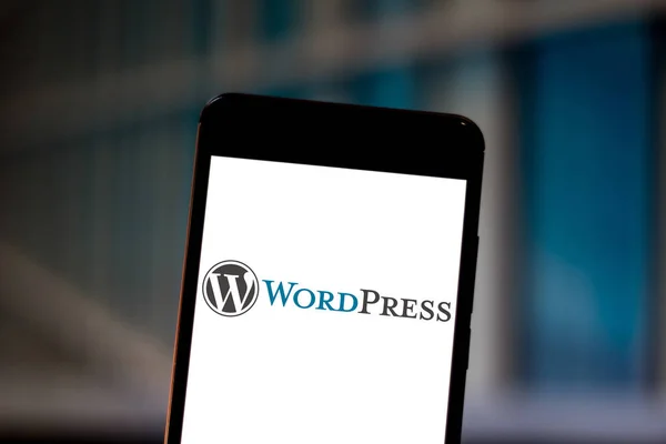 11 de junio de 2019, Brasil. En esta ilustración de la foto el logotipo de WordPress se muestra en un teléfono inteligente — Foto de Stock