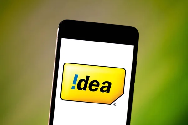 11 de junio de 2019, Brasil. En esta ilustración de la foto el logotipo de Vodafone Idea Limited se muestra en un teléfono inteligente —  Fotos de Stock