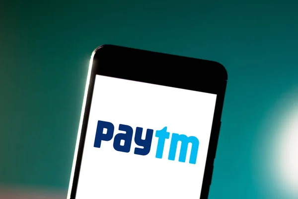 11 juni 2019, Brazilië. In deze foto afbeelding wordt het Paytm-logo weergegeven op een smartphone — Stockfoto