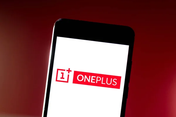 11 Haziran 2019, Brezilya. Bu fotoğraf illüstrasyonda Oneplus logosu bir akıllı telefonda görüntülenir — Stok fotoğraf