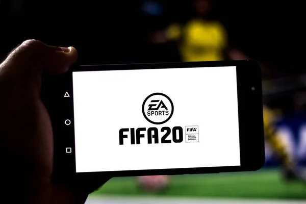 12. Juni 2019, Brasilien. in dieser Foto-Illustration wird das fifa 20-Logo auf einem Smartphone angezeigt — Stockfoto