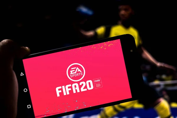 12. Juni 2019, Brasilien. in dieser Foto-Illustration wird das fifa 20-Logo auf einem Smartphone angezeigt — Stockfoto