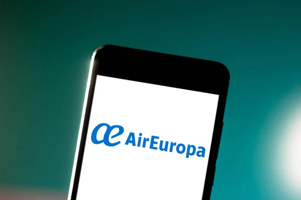 19 de junio de 2019, Brasil. En esta ilustración fotográfica, el logotipo de Air Europa se muestra en un smartphone —  Fotos de Stock