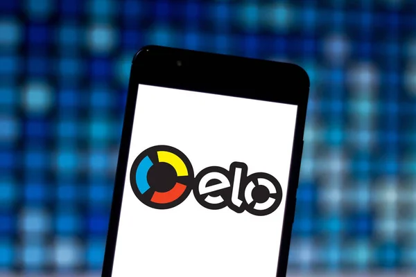19 czerwca 2019, Brazylia. Na tej ilustracji zdjęcie logo Elo jest wyświetlane na smartfonie — Zdjęcie stockowe