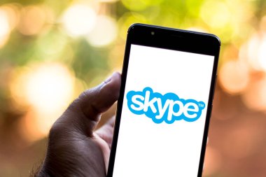 26 Haziran 2019, Brezilya. Bu fotoğraf illüstrasyonunda Skype logosu bir akıllı telefonda görüntülenir