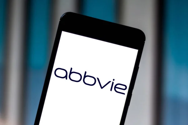 26 Juni 2019, Brasil. Dalam gambar foto ini logo AbbVie ditampilkan pada smartphone — Stok Foto