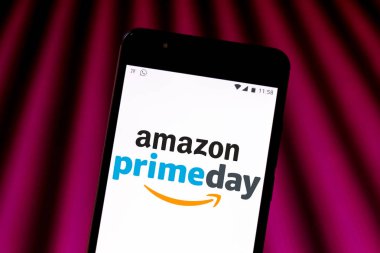 28 Haziran 2019, Brezilya. Bu fotoğraf illüstrasyonamazon Prime Day logosu bir akıllı telefonda görüntülenir