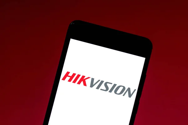 28 de junio de 2019, Brasil. En esta ilustración fotográfica, el logotipo de Hangzhou Hikvision Digital Technology se muestra en un teléfono inteligente —  Fotos de Stock