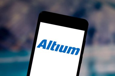 28 Haziran 2019, Brezilya. Bu fotoğraf illüstrasyonda Altium Designer logosu bir akıllı telefonda görüntülenir