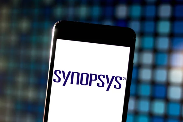 June 28, 2019, Brazil. In this photo illustration the Synopsys logo is displayed on a smartphone — Stock Photo, Image
