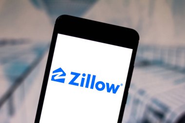 1 Temmuz 2019, Brezilya. Bu fotoğraf illüstrasyonda Zillow Group logosu bir akıllı telefonda görüntülenir
