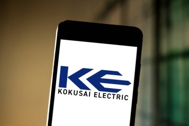 1 Temmuz 2019, Brezilya. Bu fotoğraf illüstrasyonda Kokusai Electric logosu bir akıllı telefonda görüntülenir