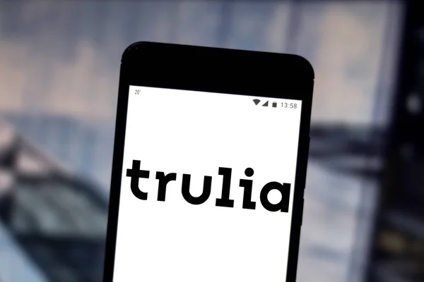 1 de julio de 2019, Brasil. En esta ilustración fotográfica, el logotipo de Trulia.com se muestra en un teléfono inteligente — Foto de Stock