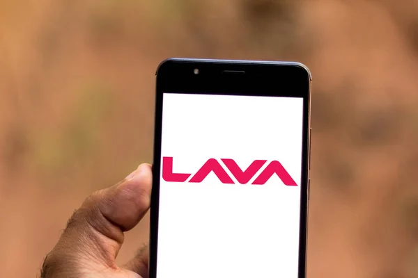 1 lipca 2019, Brazylia. Na ilustracji zdjęcie logo Lava International Limited jest wyświetlane na smartfonie — Zdjęcie stockowe
